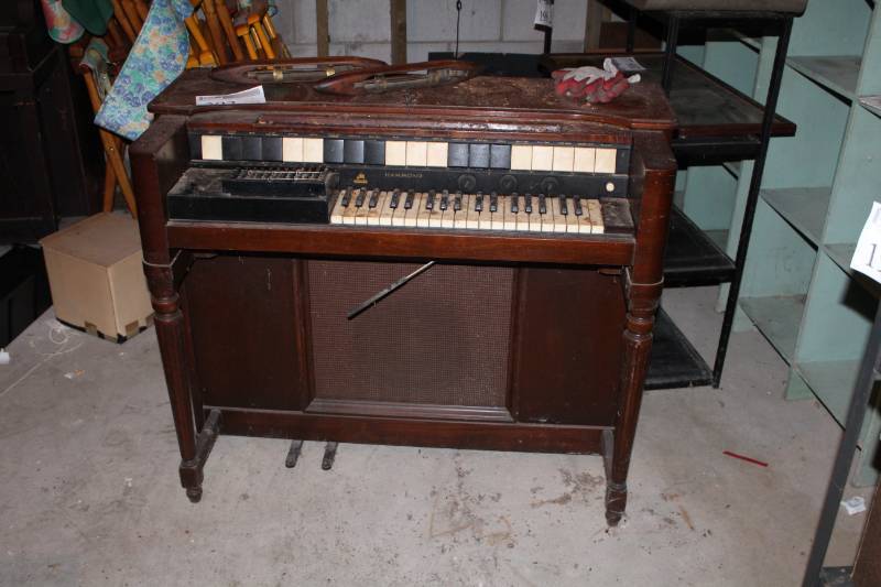 lot 202 image: Hammond Electric Organ