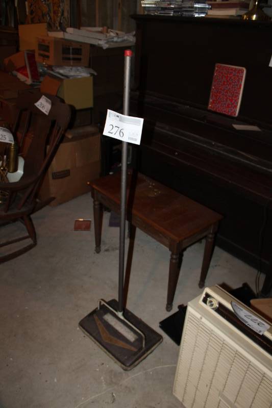 lot 276 image: Manual Carpet Sweeper