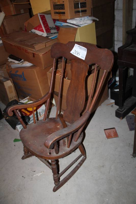 lot 206 image: Wood Rocking Chair