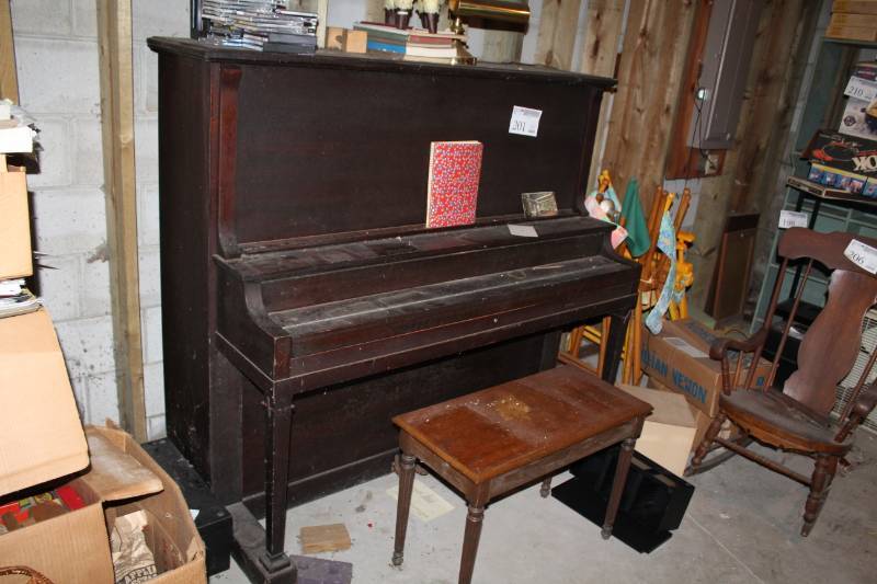 lot 201 image: Hamlin Piano with Piano Bench