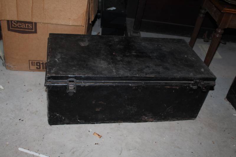 lot 227 image: Metal Box