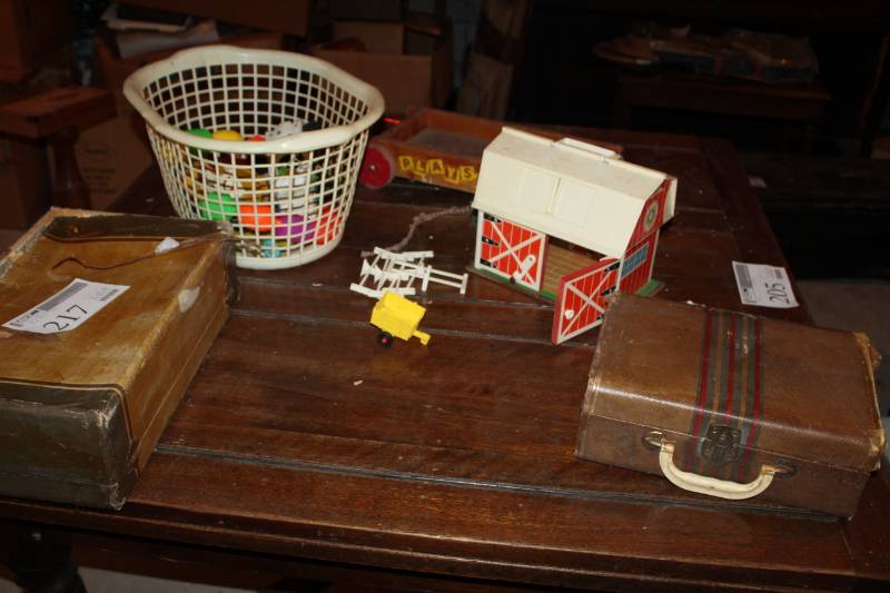 lot 217 image: Vintage Childrens Toys - Barn, Trailer, Boat, Blocks