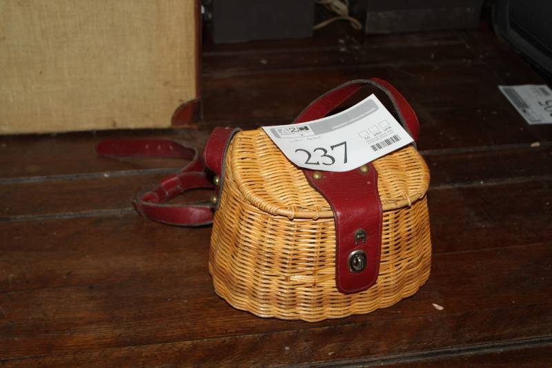 lot 237 image: Wicker Basket with Carry Strap