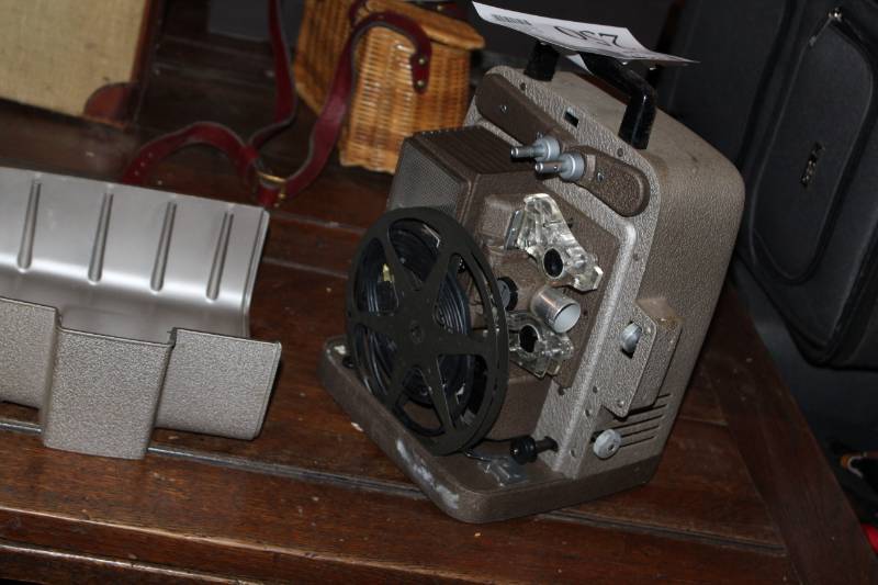 lot 250 image: Reel Movie Projector with Case