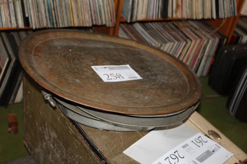 lot 258 image: Metal Serving Plates and Trays