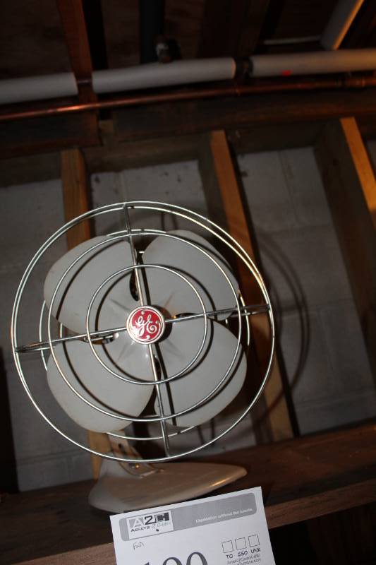 lot 190 image: GE 4-Blade Table Fan