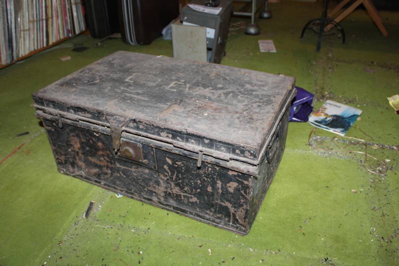 lot 262 image: Metal Box