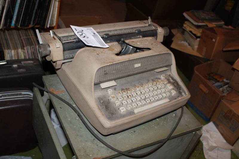 lot 268 image: IBM Electric Typewriter