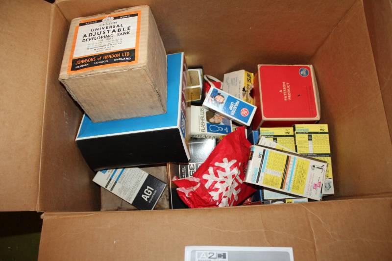 lot 287 image: Vintage Film Developing Tanks, Flashbulbs