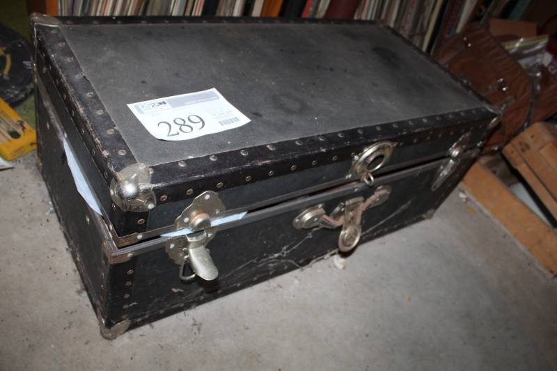 lot 289 image: ChestTrunk