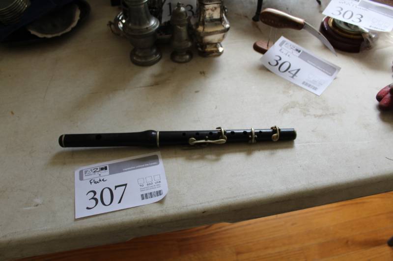 lot 307 image: Flute