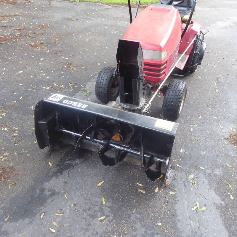 lot 4 image: Toro Wheel Horse 264-H Lawn Tractor with Berco Snowblower Attachment