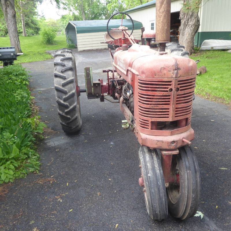 lot 7 image: 1953 Farmall H Tractor
