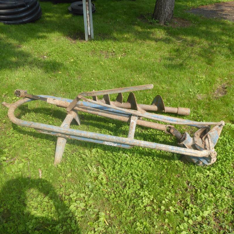 lot 10 image: Ford PTO Post Hole Digger