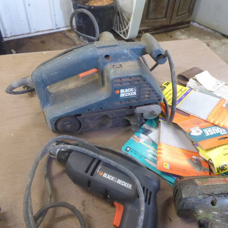 lot 23 image: Power Drills, Sander and Sandpaper Lot