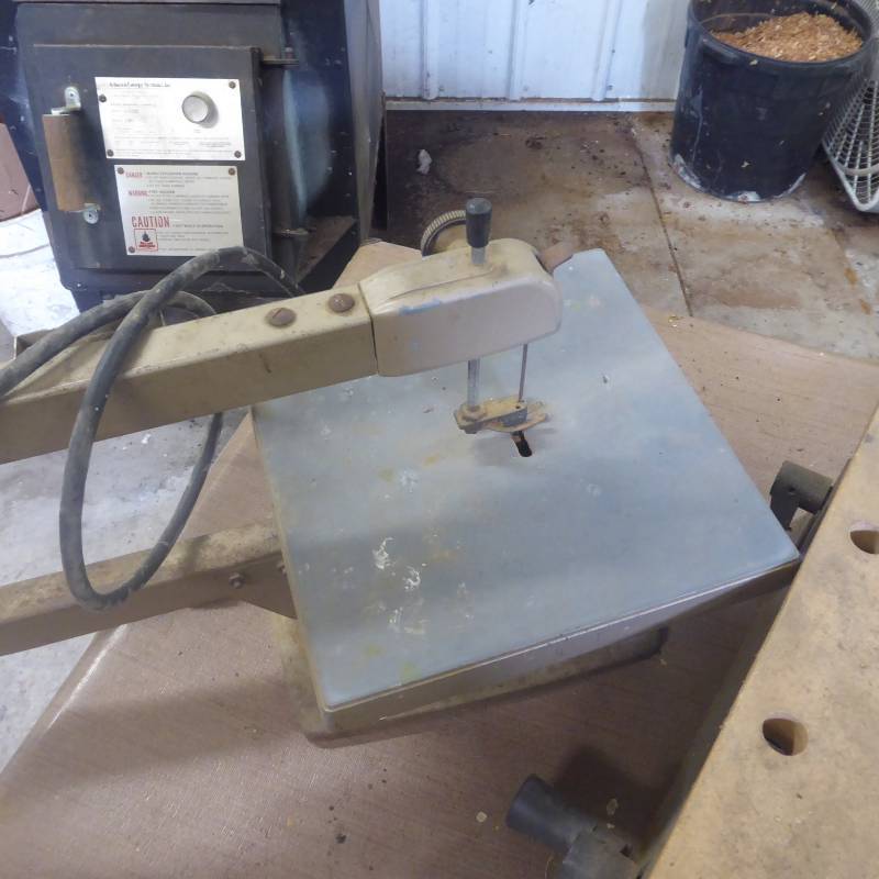 lot 29 image: Electric Table Saw and Press Lot