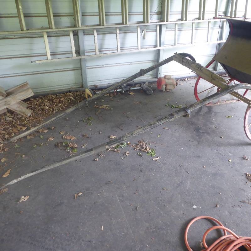 lot 40 image: Antique Horse Drawn Sleigh