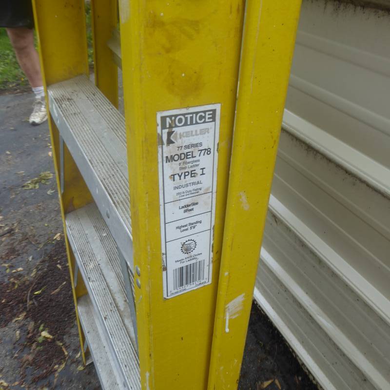 lot 51 image: 8 Keller Ladder