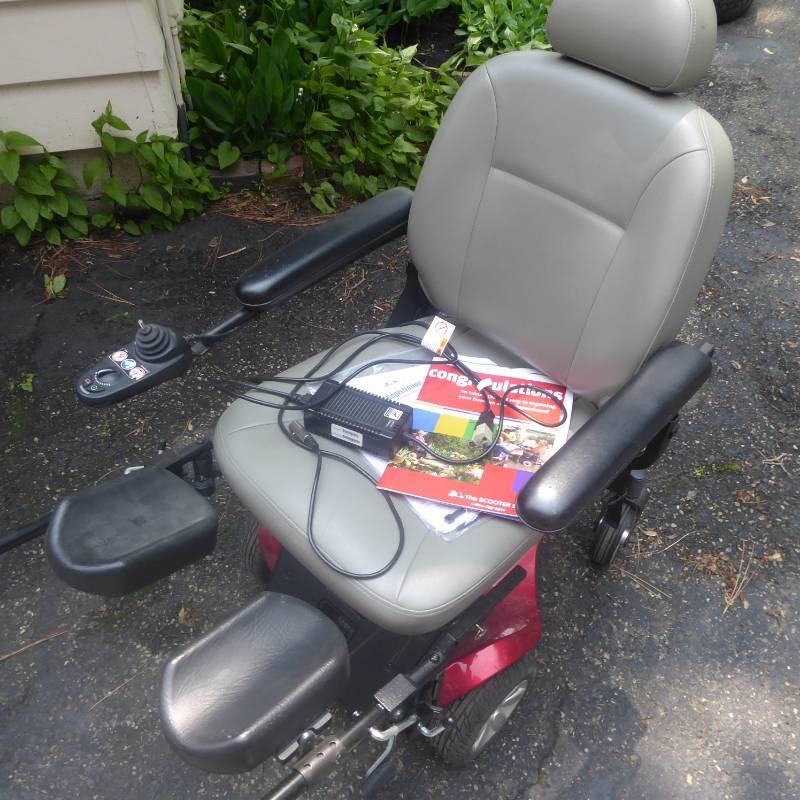lot 62 image: Scooter Store Electric Scooter