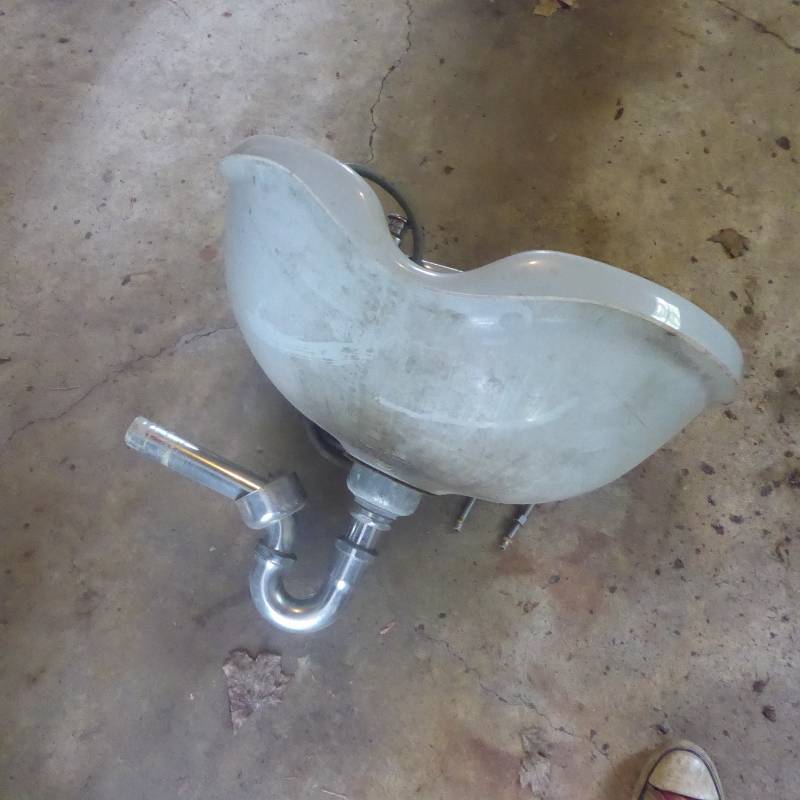 lot 66 image: 23 x 20 Professional Salon Sink