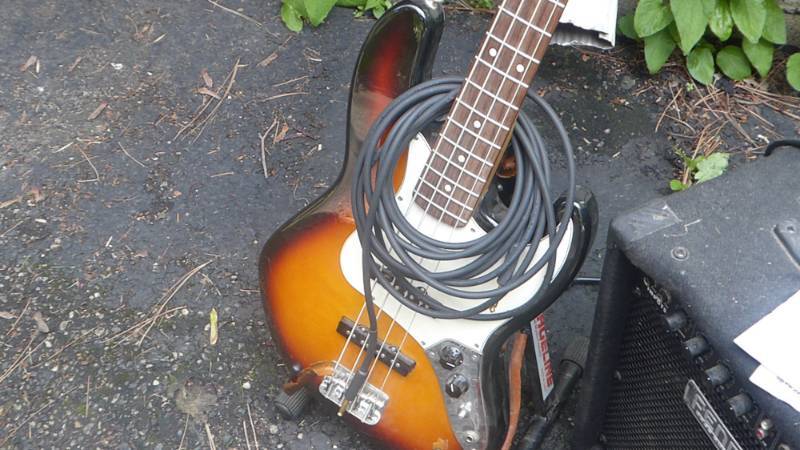 lot 75 image: Fender Jazz Bass Guitar and Fender Bass Amp