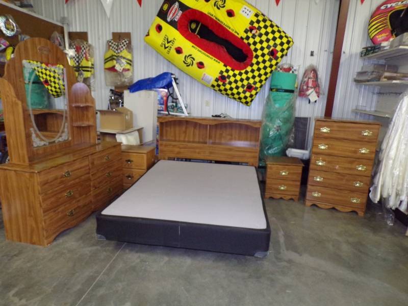 lot 3 image: 5 Piece Bedroom Set with bed frame