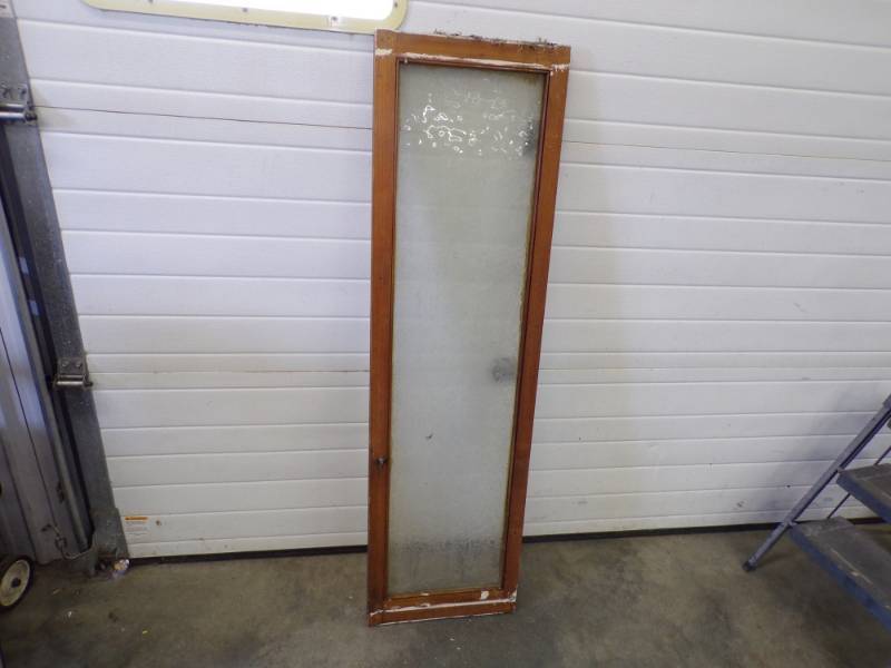 lot 18 image: Frosted Glass Door
