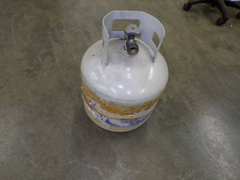 lot 34 image: 20 LB Propane Tank