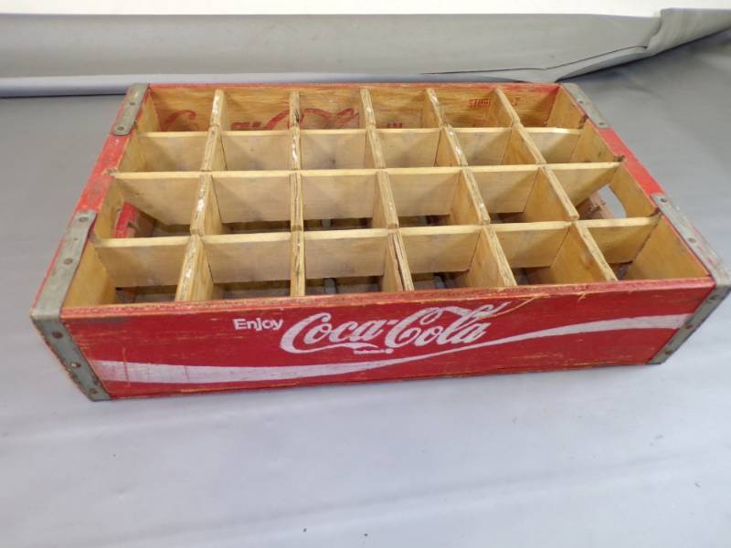 lot 37 image: Vintage Coca Cola Wood Crate