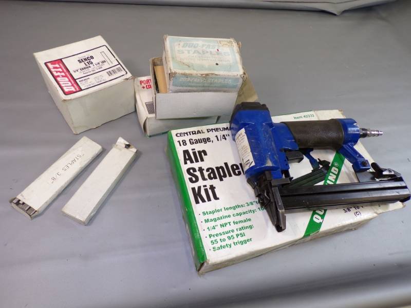 lot 38 image: Air Stapler With Staples
