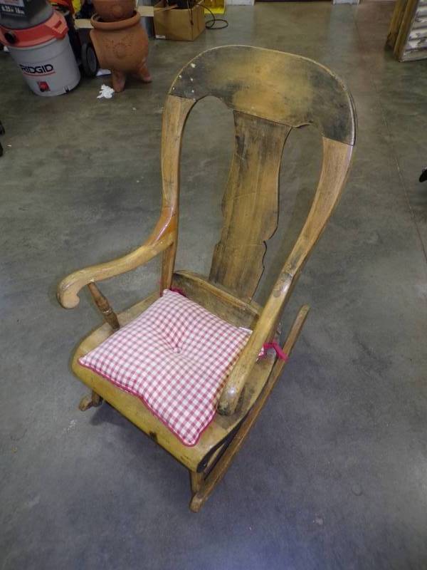 lot 53 image: Vintage Rocking Chair