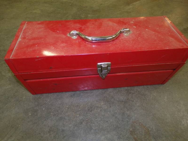 lot 79 image: Red Metal Tool Box