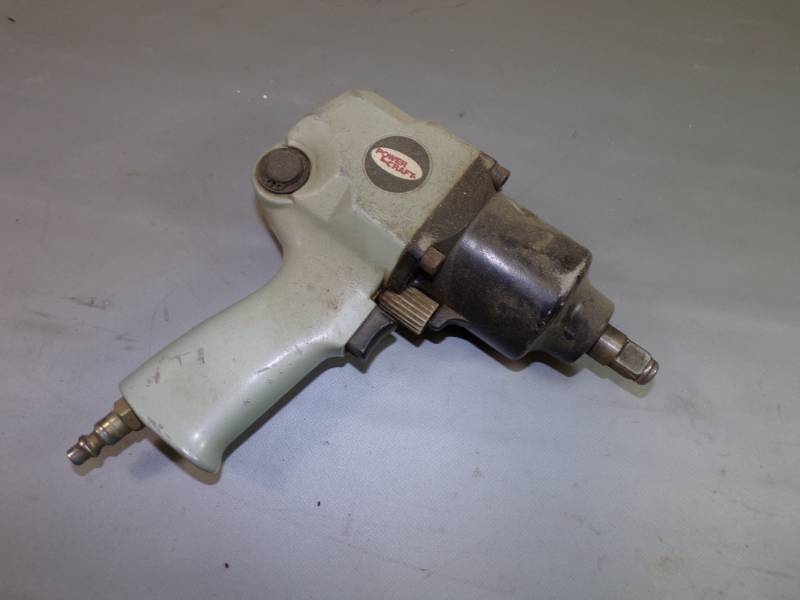 lot 81 image: 12 Air Impact Wrench