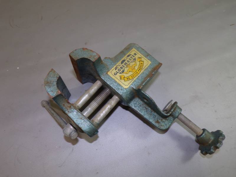 lot 82 image: Small Clamp on Vice