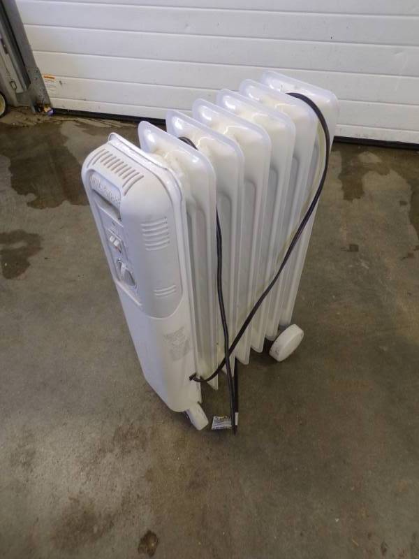 lot 86 image: 110v Electric Heater