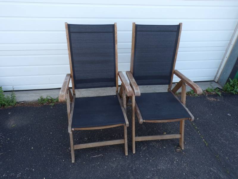 lot 87 image: Pair of Folding Chairs