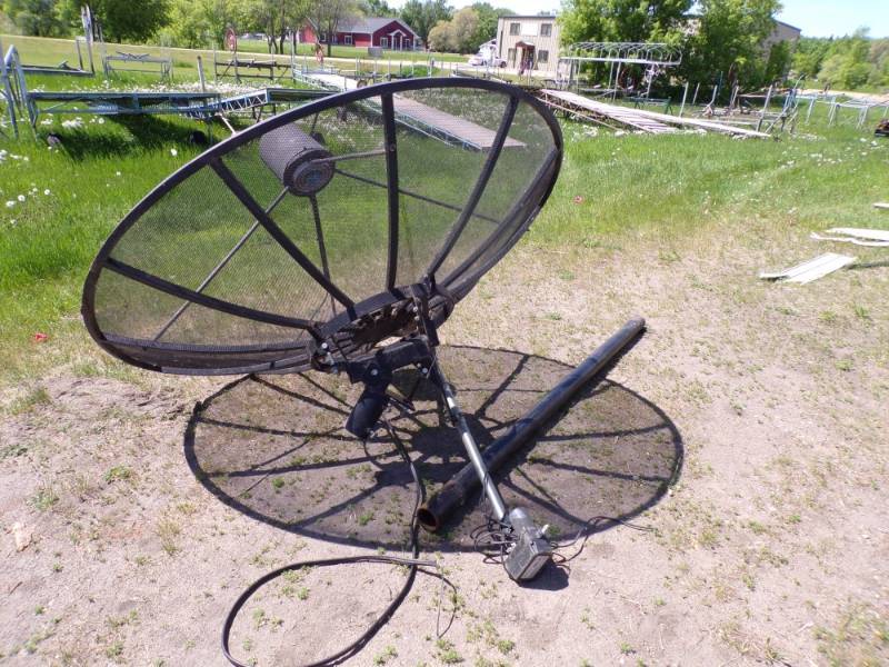 lot 96 image: Satellite Dish with Large Pipe Support and 2 electric Motors