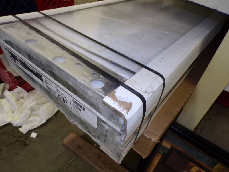 lot 102 image: 9 x 8 Garage Door Ideal Door Model M4SV