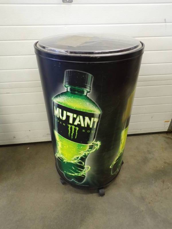 lot 106 image: Display cooler on wheels