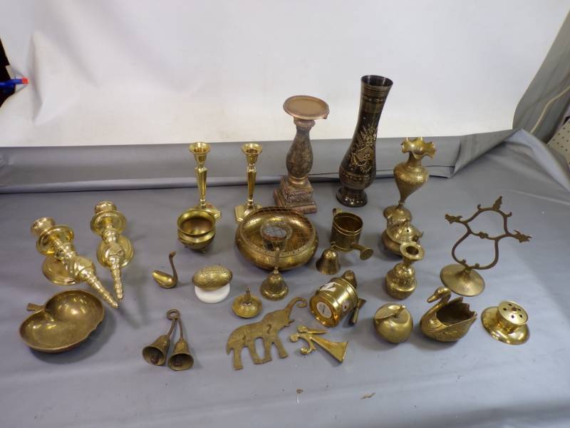 lot 116 image: Brass Dcor Lot with Indian Brass Vases