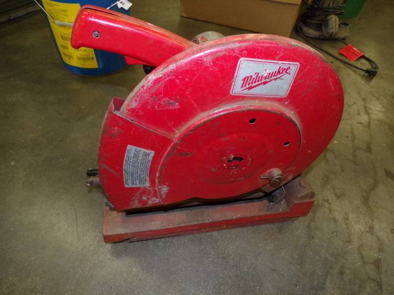 lot 141 image: Milwaukee Chop Saw