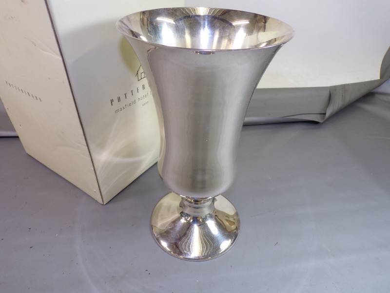 lot 153 image: Large Hotel Vase