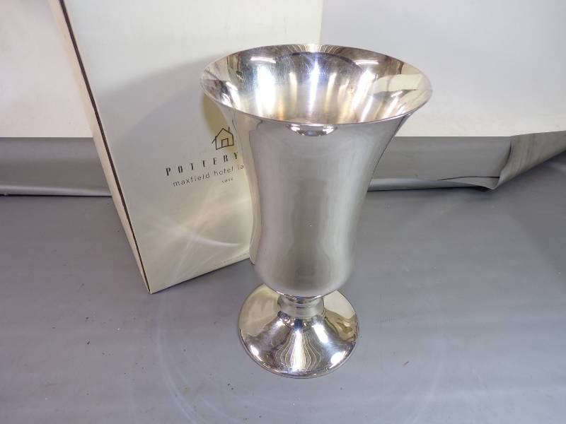 lot 155 image: Large Hotel Vase