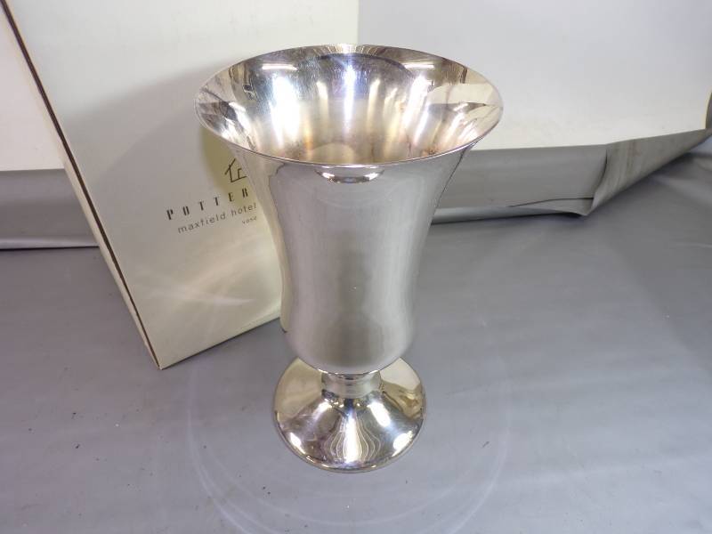 lot 156 image: Large Hotel Vase