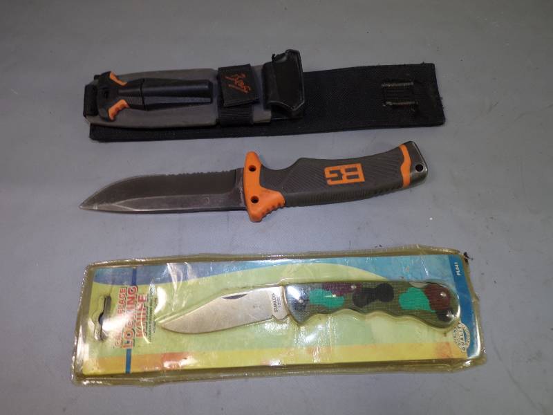 lot 164 image: Pair of Knifes
