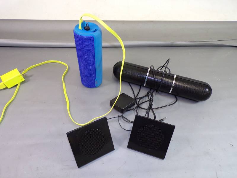 lot 167 image: Pair of Blue Tooth  Speakers and one set wired speakers