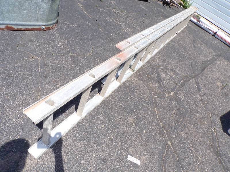 lot 179 image: Heavy Duty Extension Ladder