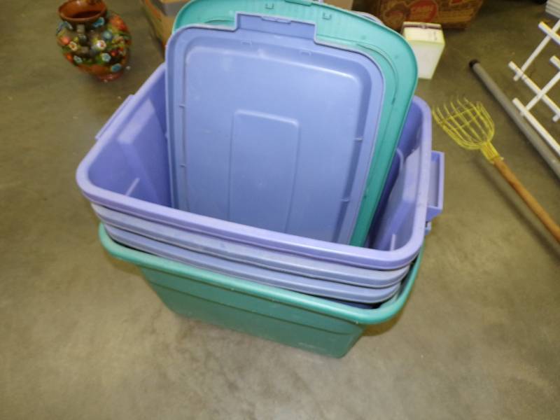 lot 184 image: 4 Storage Totes with lids