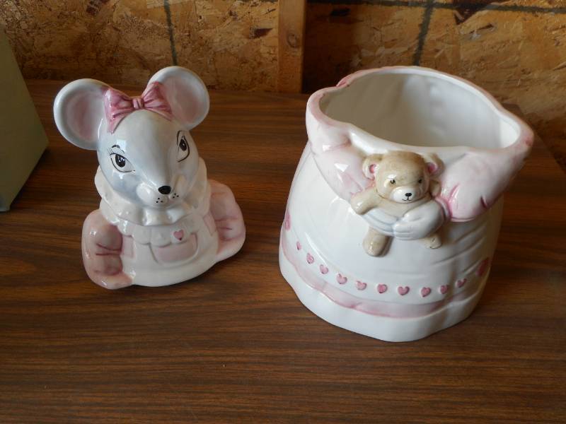 lot 12 image: Cookie Jar