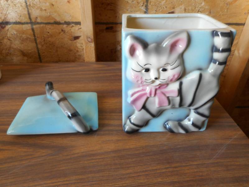 lot 14 image: Cookie Jar